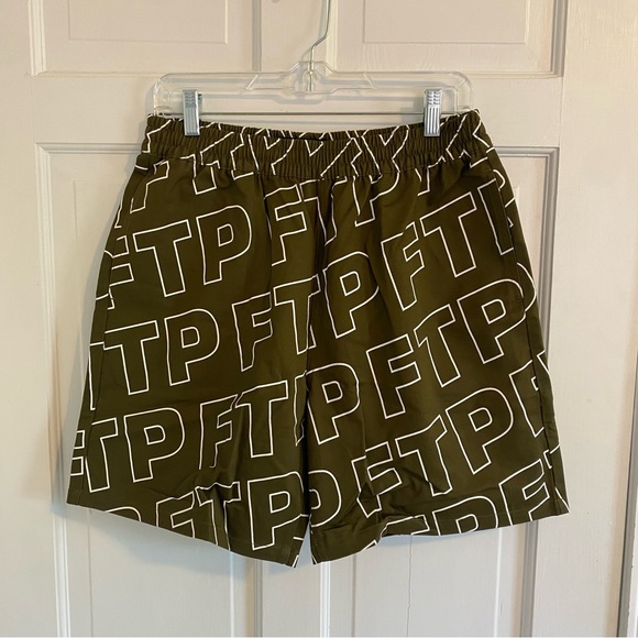 FTP ALL OVER OUTLINE LOGO SHORT - Picture 4 of 4